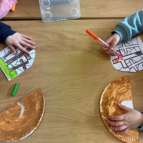 Vandaag hadden de groepen een paasviering in eigen klas, we hoorden het paasverhaal, we zongen liederen en in iedere groep werd een werkje gemaakt. We wensen onze kinderen en hun ouders fijne paasdagen! @noorderbasis #pasen #schoolmetdebijbel